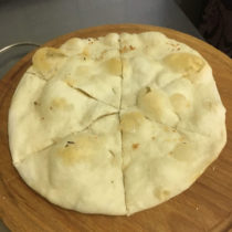 Лепешка с чесночным маслом