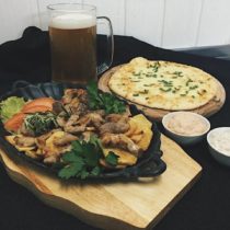 Сковородочка жареного картофеля со свининой